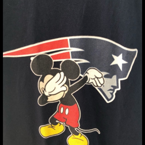 Disney New England Patriots T-Shirt Dab Graphic - Picture 2 of 3